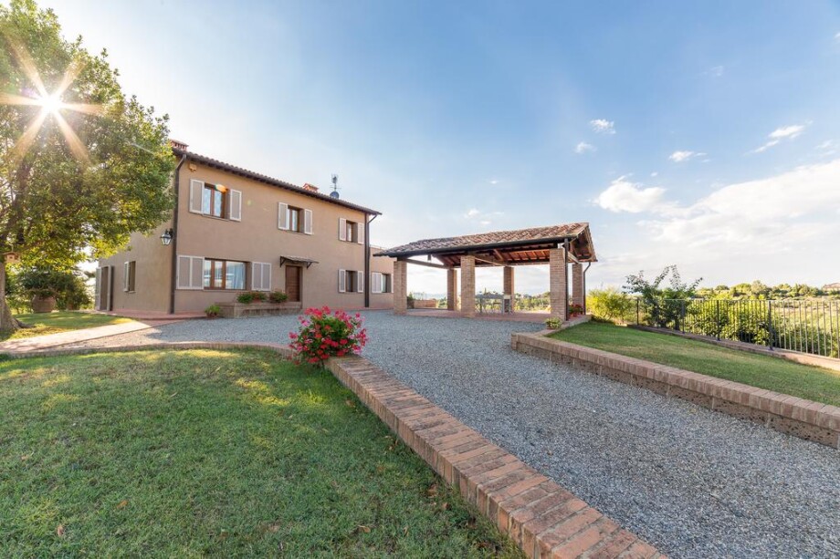 MONTEVIZZANO FARM HOUSE